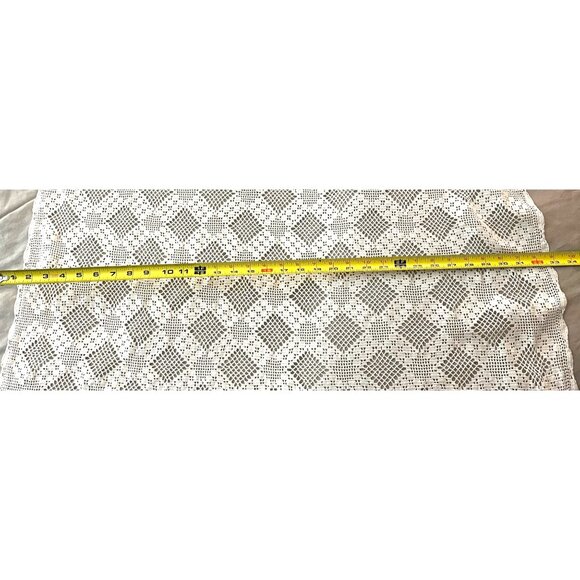 Vintage Hand-Crocheted Tablecloth 33" X 47" White Lace Diamond Pattern - Picture 4 of 4